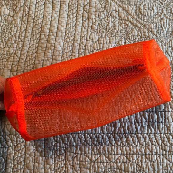 Clinique Pink and Orange mesh zip make up bag 🍓 - Picture 4 of 8